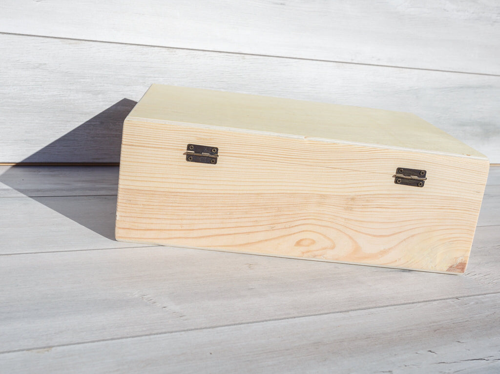 Cutie de lemn cu capac  (35x25x12 cm)