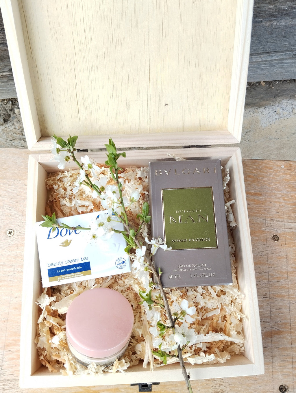 Cutie de lemn pentru depoziatre fotografii nunta ,botez(22x22x6 cm)