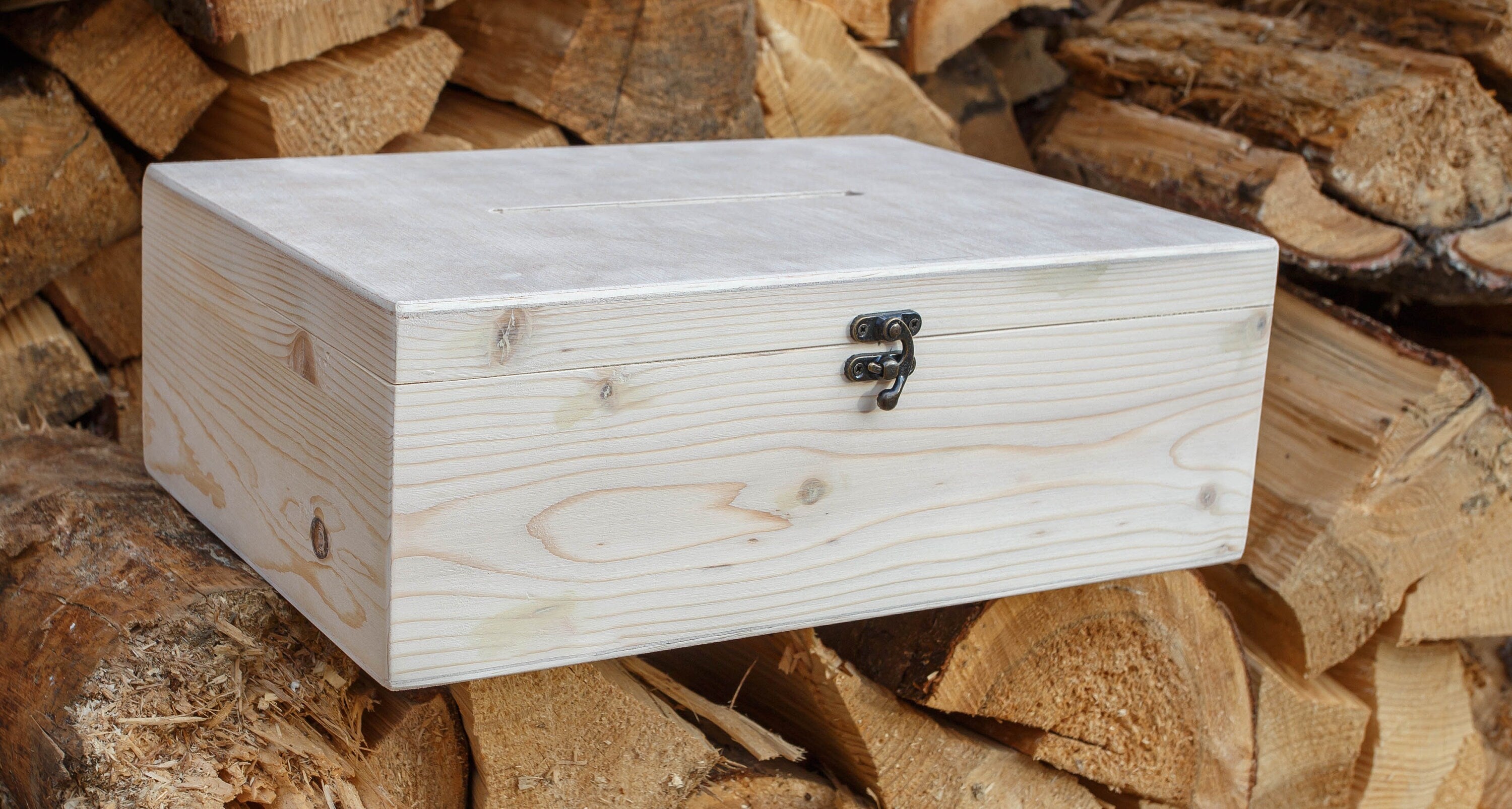 Cutie pentru Plicuri de Dar Nuntă din Lemn Natural – 35 × 25 × 12 cm – Personalizabilă prin Gravare