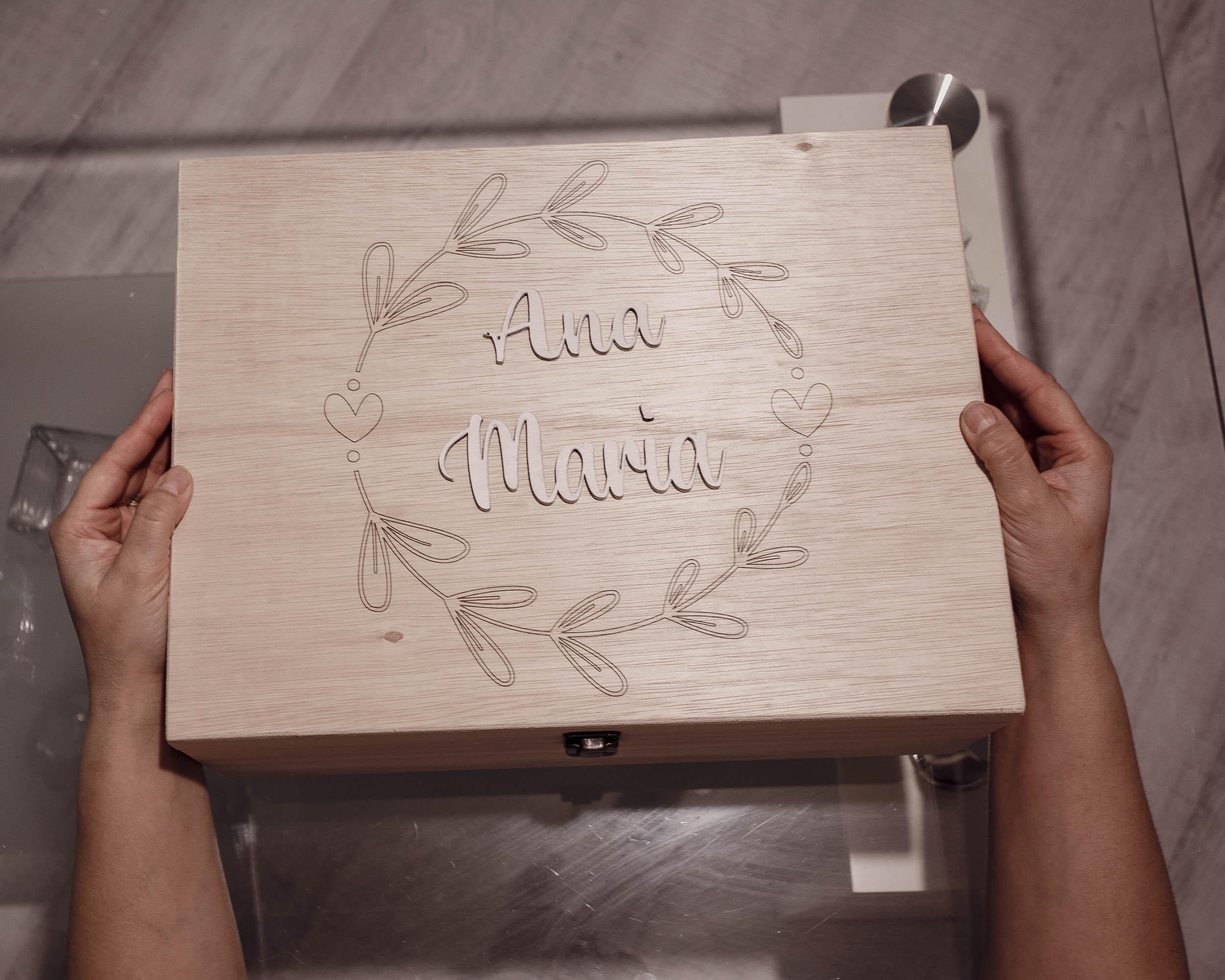 Cutie de Botez din Lemn Personalizată cu Gravură – 40 × 30 × 14 cm | Cutie Amintiri Bebeluș