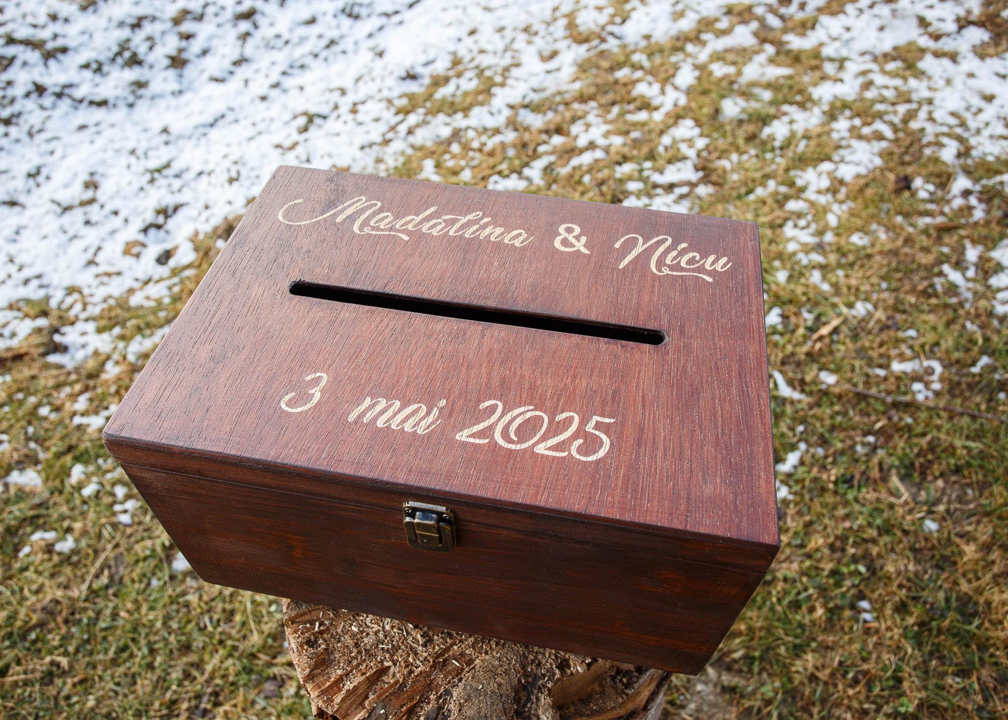 Cutie de Dar Handmade din Lemn – Gravură Personalizată 30x20x15 cm