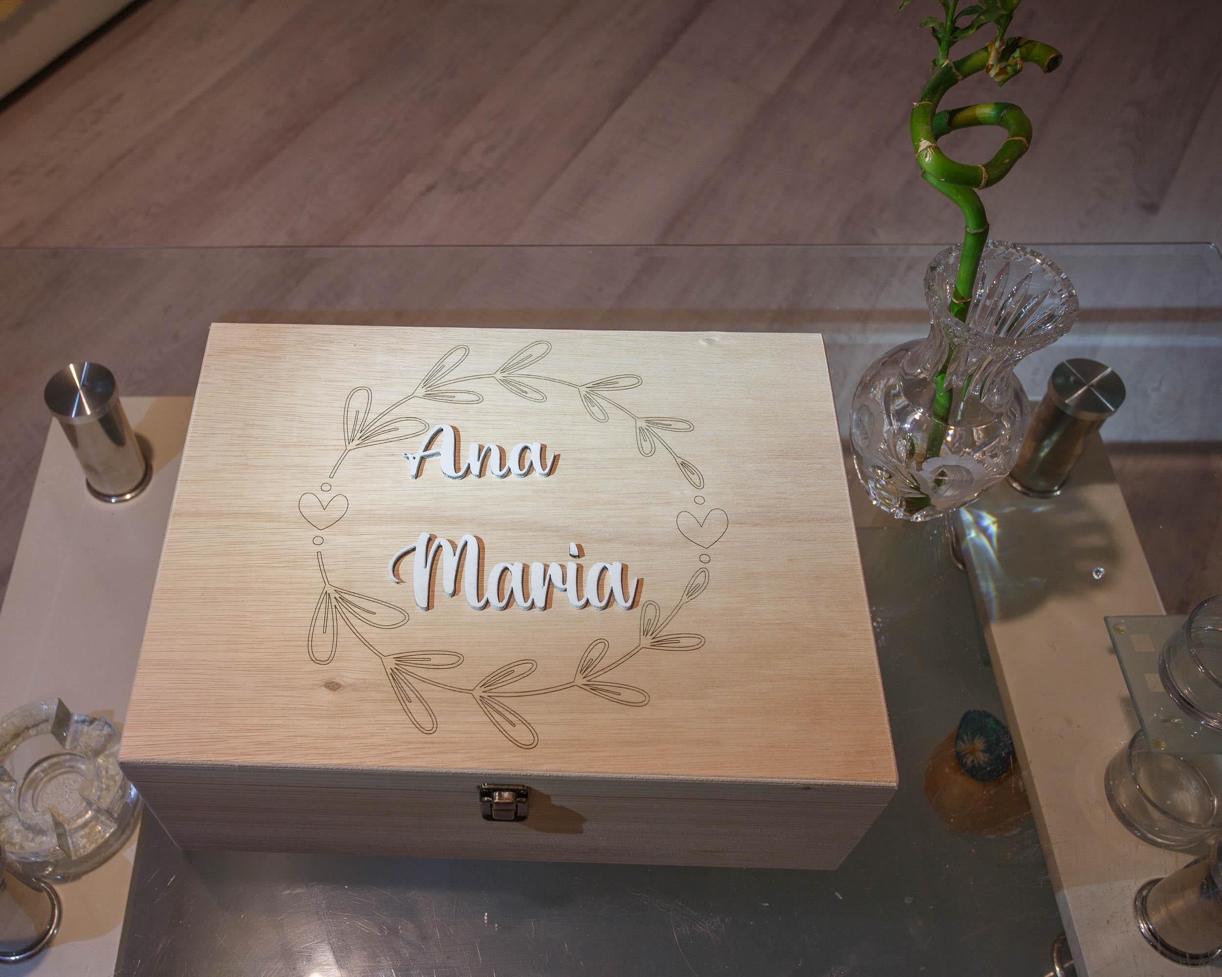 Cutie de Botez din Lemn Personalizată cu Gravură – 40 × 30 × 14 cm | Cutie Amintiri Bebeluș