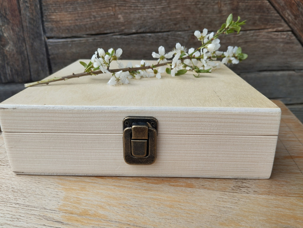 Cutie de lemn pentru depoziatre fotografii nunta ,botez(22x22x6 cm)