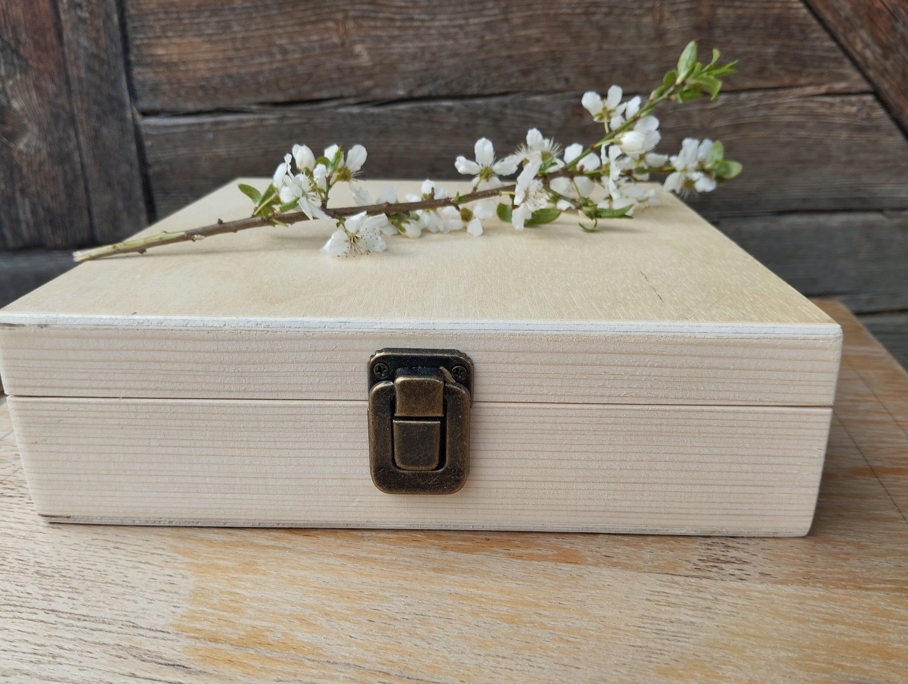 Cutie de lemn pentru depoziatre fotografii nunta ,botez(22x22x6 cm)