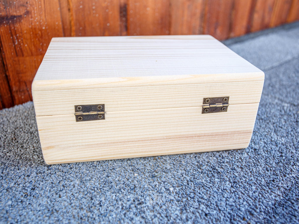 Cutie din lemn pentru fotografii – Cutie de amintiri cu capac și posibilitate de gravare personalizată(18x11x7 cm)