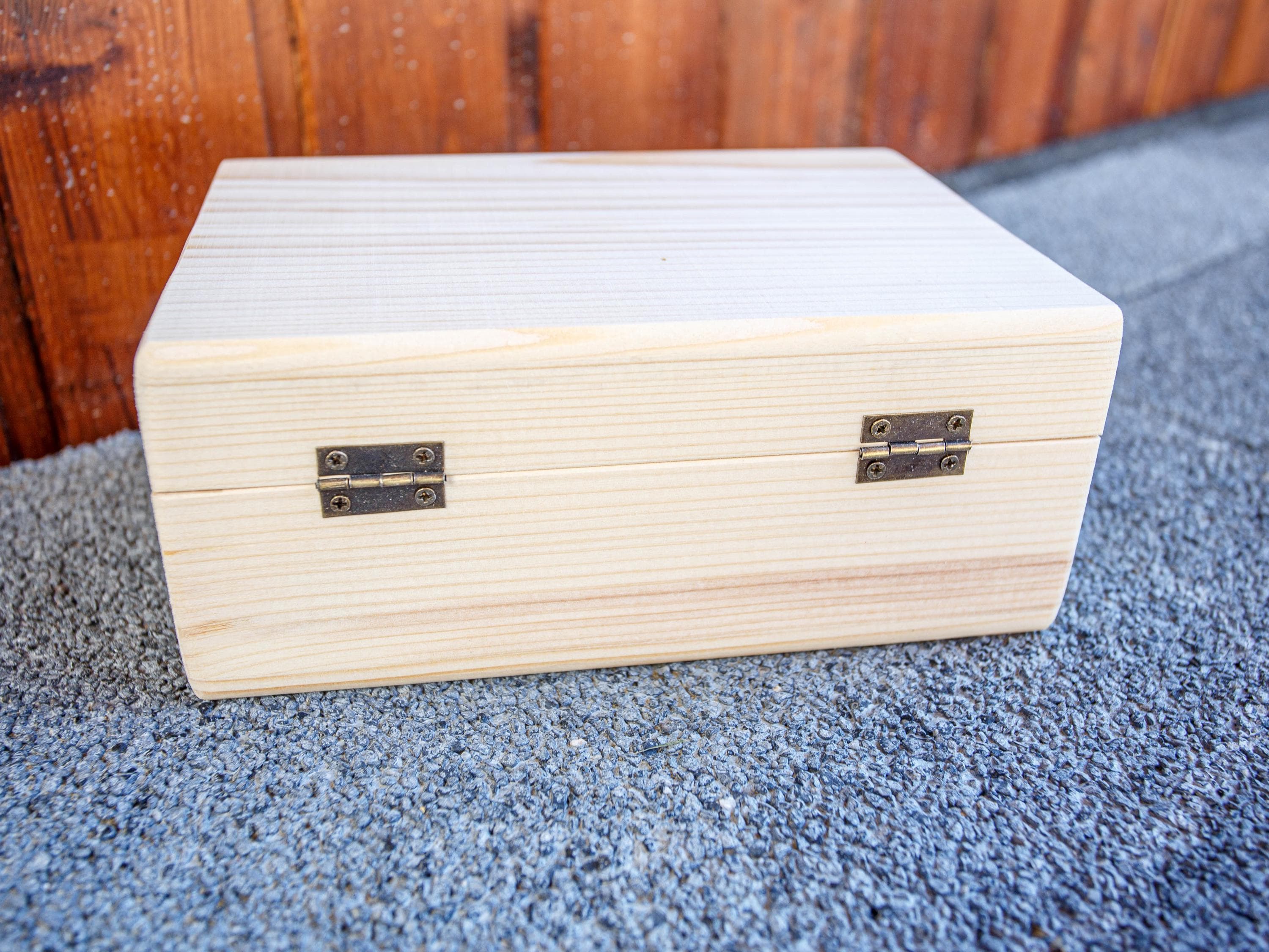 Cutie din lemn pentru fotografii – Cutie de amintiri cu capac și posibilitate de gravare personalizată(18x11x7 cm)